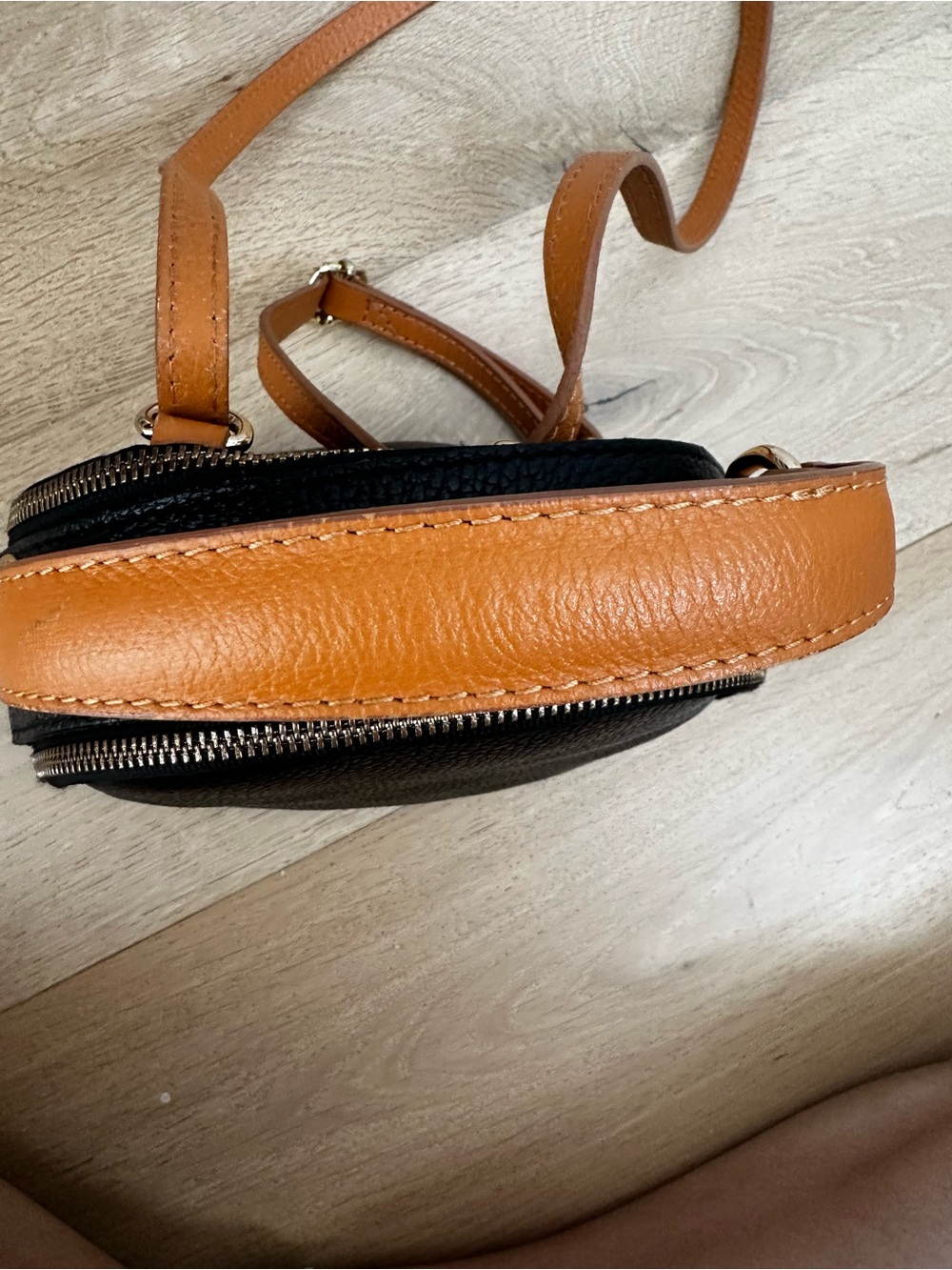 Divina Firenze Black Pebbled Leather convertible Mini backpack & Crossbody Bag - Picture 6 of 16